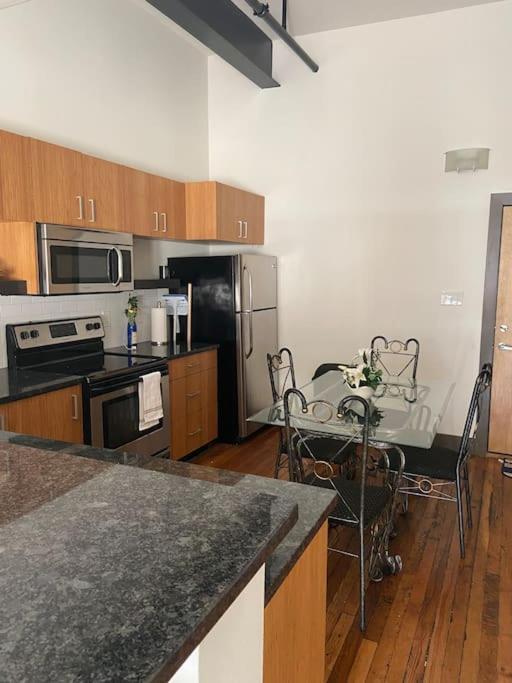 Charming 2 Bedroom Apartment Near Vcu Richmond Exterior foto