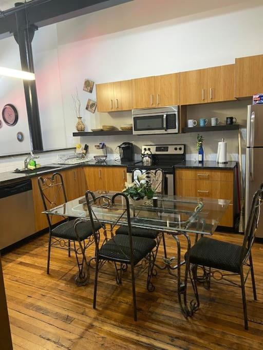 Charming 2 Bedroom Apartment Near Vcu Richmond Exterior foto
