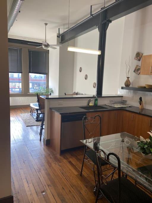 Charming 2 Bedroom Apartment Near Vcu Richmond Exterior foto